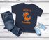Kinder Jungen T-Shirt Einschulung 2025 Dino Spruch Ich bin erste Klasse Geschenkidee Schulkind Schulanfang Moonworks®preview
