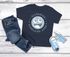 Kinder Jungen T-Shirt Einschulung 2025 mit Name Jahreszahl Smile Gesicht Icon personalisiert Schulkind Geschenkidee Erstklässler SpecialMe®preview
