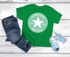 Kinder Jungen T-Shirt Einschulung 2025 mit Namen personalisierbar College-Style Schulkind erste Klasse Geschenkidee Schulanfang SpecialMe®preview