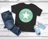 Kinder Jungen T-Shirt Einschulung 2025 mit Namen personalisierbar College-Style Schulkind erste Klasse Geschenkidee Schulanfang SpecialMe®preview