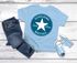 Kinder Jungen T-Shirt Einschulung 2025 mit Namen personalisierbar College-Style Schulkind erste Klasse Geschenkidee Schulanfang SpecialMe®preview
