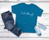 Kinder Jungen T-Shirt Einschulung 2025 Schriftzug Schulkind mit Jahreszahl personalisierbar Geschenk zum Schulanfang SpecialMe®preview