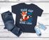 Kinder Jungen T-Shirt Einschulung 2025 Schulkind Fußball Spruch Löwe Fuchs 1. Klasse Geschenkidee Schulanfang SpecialMe®preview