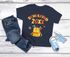 Kinder Jungen T-Shirt Einschulung 2025 Schulkind und Jahreszahl anpassbar personalisierbare Geschenke Schulanfang Moonworks®preview