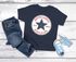 Kinder Jungen T-Shirt Einschulung 2025 Stern Aufschrift Erstklassig Schulkind Jahreszahl Schulanfang Moonworks®preview
