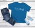 Kinder Jungen T-Shirt Einschulung Schriftzug Schulkind mit Jahreszahl 2026 personalisierbar Geschenk zum Schulanfang SpecialMe®preview