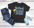 Kinder Jungen T-Shirt Einschulung Schulkind personalisierbar mit Jahreszahl Geschenkidee Schulanfang SpecialMe®preview