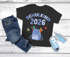 Kinder Jungen T-Shirt Einschulung Schulkind und Jahreszahl anpassbar personalisierbare Geschenke Schulanfang Moonworks®preview