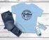 Kinder Jungen T-Shirt Emblem mit Schultüte Einschulung 2025 mit Namen personalisierbar Schulanfang Moonworks®preview