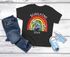 Kinder Jungen T-Shirt Regenbogen Schulkind 2025 mit Name Jahreszahl personalisiert Geschenkidee Erste Klasse SpecialMe®preview