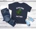 Kinder Jungen T-Shirt Schulkind 2025 mit Namen Dino Aufdruck personalisierbar Geschenkidee Schulanfang Moonworks®preview