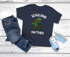 Kinder Jungen T-Shirt Schulkind 2026 mit Namen Dino Aufdruck personalisierbar Geschenkidee Schulanfang Moonworks®preview