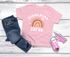 Kinder Mädchen T-Shirt Einschulung 2025 mit Namen Regenbogen Aufdruck Schulkind personalisiert Schulanfang Moonworks®preview