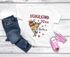 Kinder Mädchen T-Shirt Einschulung mit Namen Schulkind anpassbare Jahreszahl Schultüte Strichmännchen personalisierbar SpecialMe®preview