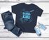 Kinder Mädchen T-Shirt Schulanfang 2025 Schriftzug Schulkind Jahreszahl personalisierbar Geschenkidee erste Klasse SpecialMe®preview