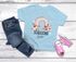 Kinder Mädchen T-Shirt Schulanfang 2025 Schulkind personalisiert Wunschname Regenbogen Blumen SpecialMe®preview
