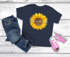 Kinder Mädchen T-Shirt Schulanfang 2026 Sonnenblume Schulkind Wunschname Geschenkidee 1. Schultag SpecialMe®preview