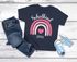 Kinder Mädchen T-Shirt Schulanfang Regenbogen Herz mit Wunschname personalisiert Geschenk Schulkind 2025 SpecialMe®preview