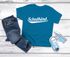 Kinder T-Shirt Jungen Aufdruck Schulkind College Stil Geschenk zur Einschulung Schulanfang Moonworks®preview