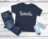 Kinder T-Shirt Jungen Aufdruck Schulkind Geschenk zur Einschulung 2026 Schulanfang Moonworks®preview