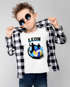 Kinder T-Shirt Jungen mit {style_variation_string} Design und Wunschname personalisierte Geschenke {replace1} Moonworks®preview