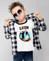 Kinder T-Shirt Jungen mit {style_variation_string} Design und Wunschname personalisierte Geschenke {replace1} Moonworks®preview