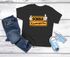 Kinder T-Shirt Jungen Parodie Ortsschild Schule Kindergarten Geschenk zur Einschulung 2025 Schulanfang Moonworks®preview