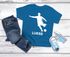 Kinder T-Shirt Jungen personalisiert Wunschname Fußballer Aufdruck Sportshirt Geschenk für Jungen Moonworks®preview