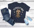 Kinder T-Shirt Jungen "Schulkind" Comicfigur Baum Baby-Grroot Geschenk zur Einschulung 2026 Schulanfang Moonworks®preview