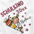 Kinder T-Shirt Mächen Schulanfang {style_variation_string} Jahreszahl Einschulungsshirt mit Strichzeichnung Name Jahreszahl personalisiert Geschenkidee Schulstart 2026 Erste Klasse SpecialMe®preview