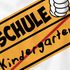 Kinder T-Shirt Mädchen Parodie Ortsschild Schule Kindergarten Geschenk zur Einschulung 2025 Schulanfang Moonworks®preview