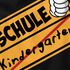 Kinder T-Shirt Mädchen Parodie Ortsschild Schule Kindergarten Geschenk zur Einschulung 2025 Schulanfang Moonworks®preview