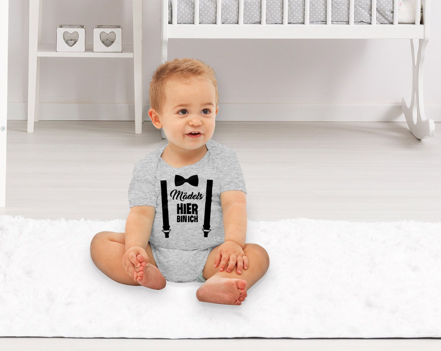Kurzarm BabyBody mit Aufdruck Mädels hier bin ich lustig Spruch