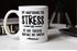 Spruch-Tasse der Hauptgrund für Stress ist der tägliche Kontakt mit Idioten MoonWorks®preview